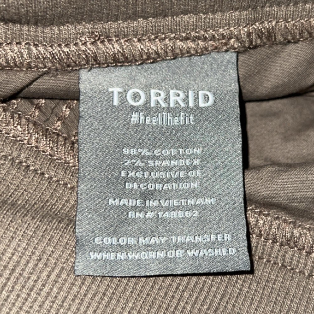 Torrid- BROWN COLOR! Stretch Poplin Mid Rise Bermuda Shorts - Picture 5 of 6